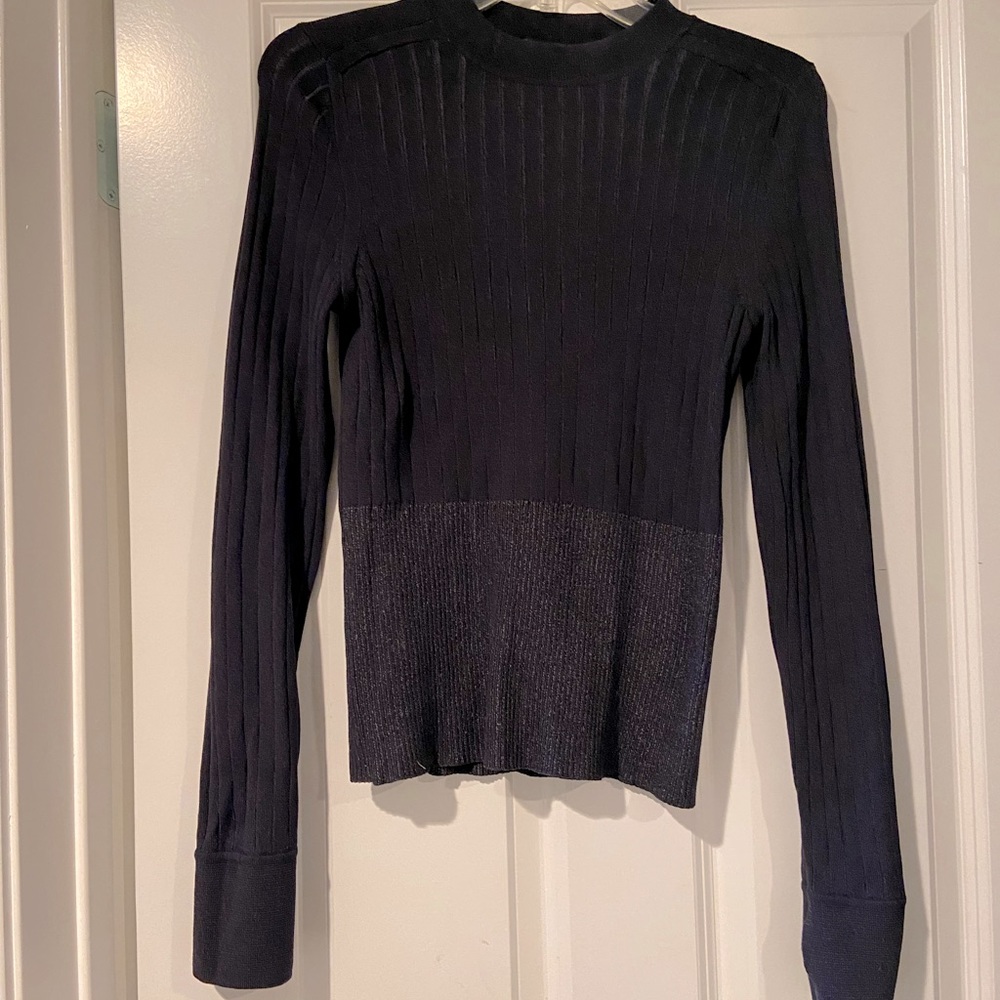 Rag & bone size small form fitting speckled black cable sweater
